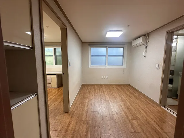 종암동 301호 · 투룸(창문 기준 북향)