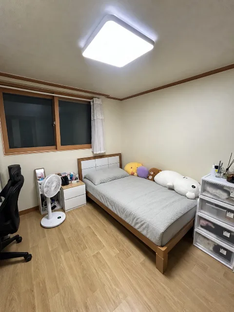 Anam-dong 3-ga Room 302 · Southwest-facing studio, move-in negotiable after Dec 18